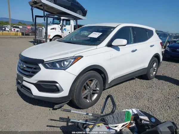 5NMZTDLB1HH000877 2017 HYUNDAI SANTA FE - Image 2