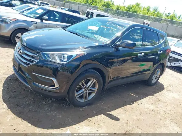5NMZTDLB1HH044457 2017 HYUNDAI SANTA FE - Image 2