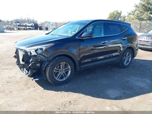 5NMZTDLB2JH083094 2018 HYUNDAI SANTA FE - Image 2