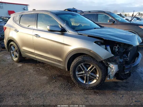 5NMZTDLB3HH000542 2017 HYUNDAI SANTA FE - Image 1