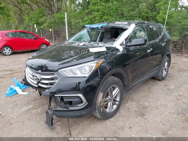 5NMZTDLB3JH090121 2018 HYUNDAI SANTA FE - Image 2