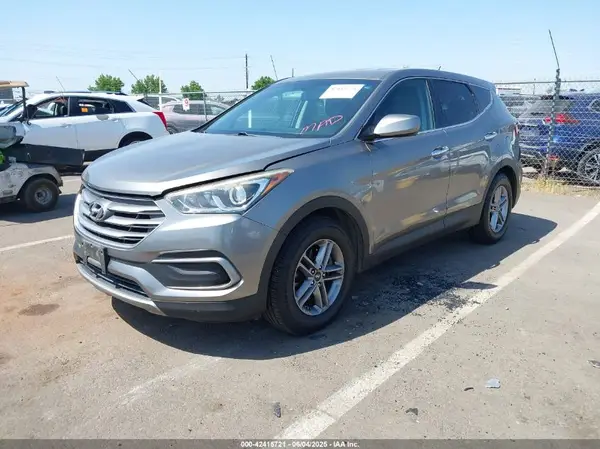 5NMZTDLB4JH059105 2018 HYUNDAI SANTA FE - Image 2