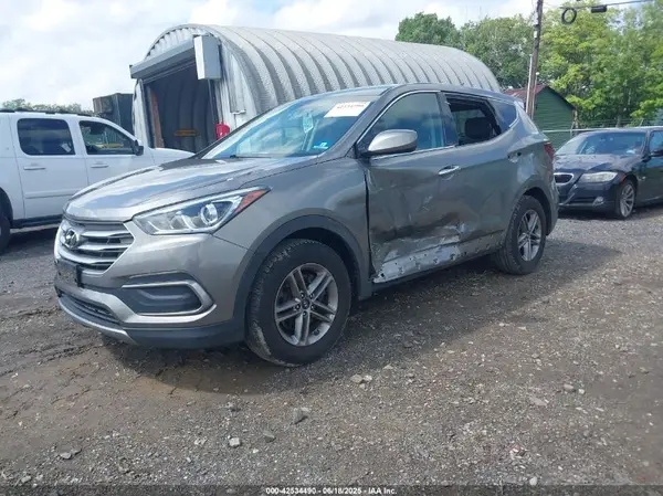5NMZTDLB5JH074132 2018 HYUNDAI SANTA FE - Image 2
