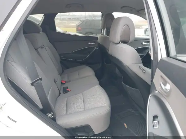 5NMZTDLB6HH009672 2017 HYUNDAI SANTA FE - Image 8