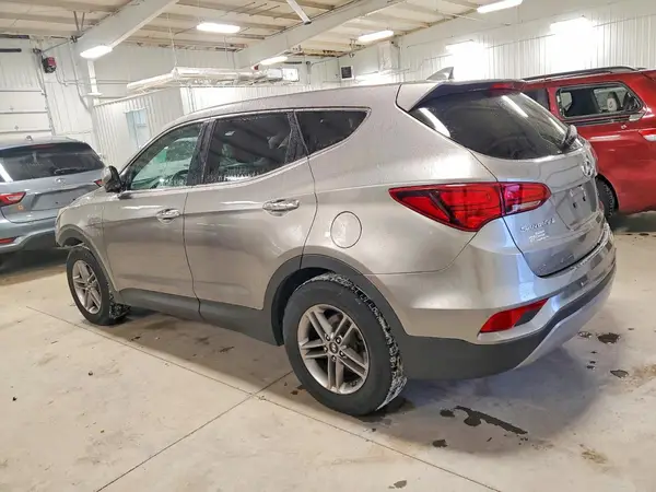 5NMZTDLB7HH000592 2017 HYUNDAI SANTA FE - Image 2