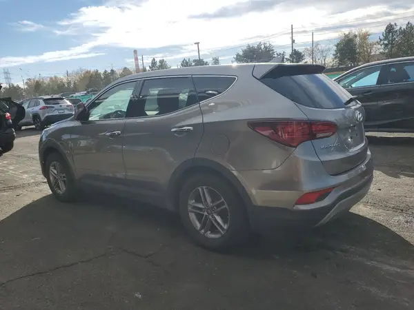 5NMZTDLB8HH012976 2017 HYUNDAI SANTA FE - Image 2