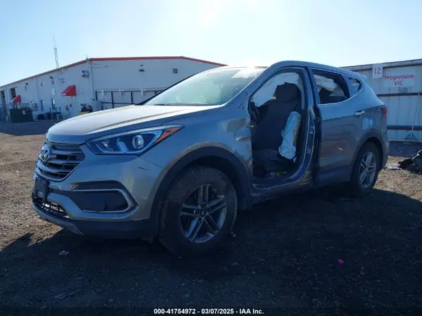 5NMZTDLB8JH072150 2018 HYUNDAI SANTA FE - Image 2