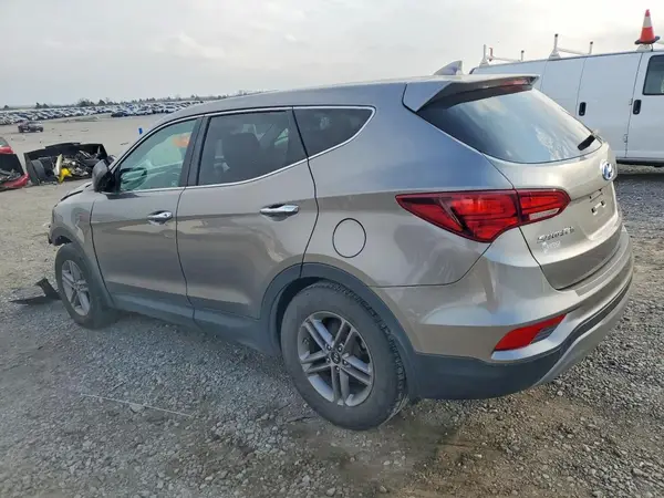 5NMZTDLB9HH024893 2017 HYUNDAI SANTA FE - Image 2