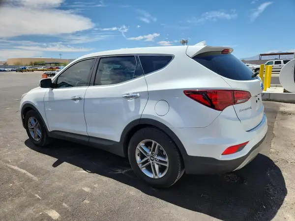 5NMZTDLB9HH031018 2017 HYUNDAI SANTA FE - Image 2