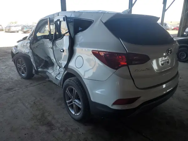 5NMZTDLBXHH018875 2017 HYUNDAI SANTA FE - Image 2