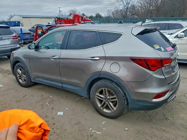 5NMZTDLBXHH032453 2017 HYUNDAI SANTA FE - Image 2