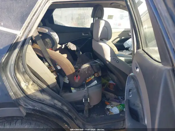 5NMZU3LB0HH005785 2017 HYUNDAI SANTA FE - Image 8
