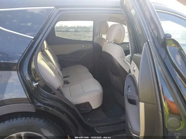 5NMZU3LB0HH027690 2017 HYUNDAI SANTA FE - Image 8