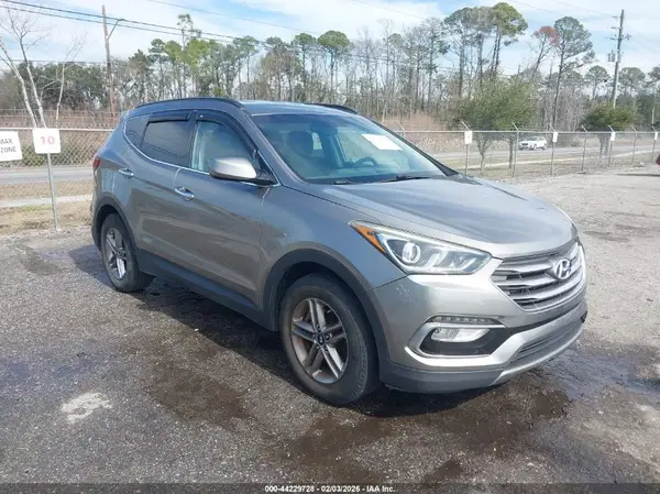5NMZU3LB1HH002880 2017 HYUNDAI SANTA FE - Image 1