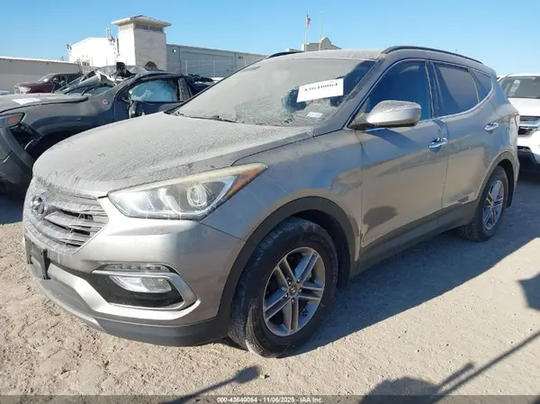 5NMZU3LB1HH006203 2017 HYUNDAI SANTA FE - Image 2