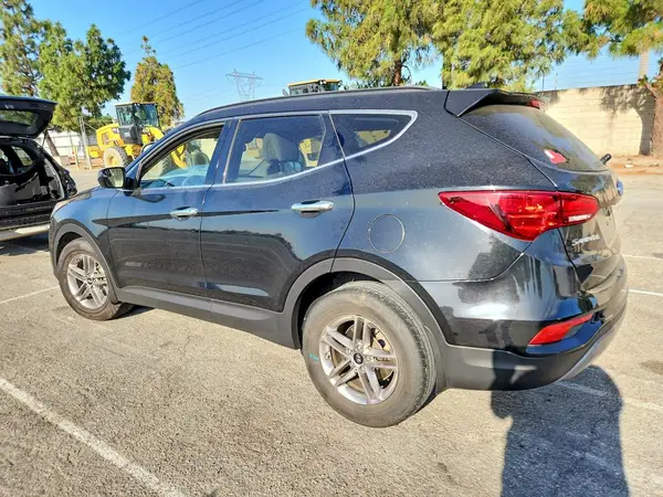 5NMZU3LB1HH039203 2017 HYUNDAI SANTA FE - Image 2