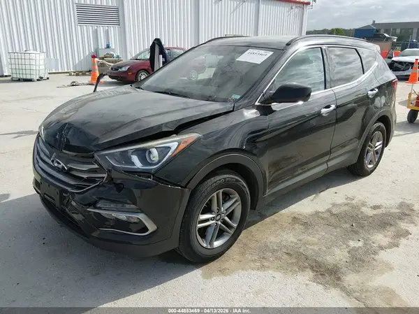 5NMZU3LB1HH045650 2017 HYUNDAI SANTA FE - Image 2