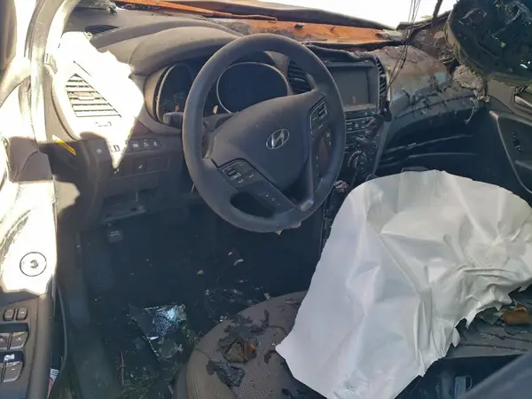 5NMZU3LB1JH100068 2018 HYUNDAI SANTA FE - Image 8