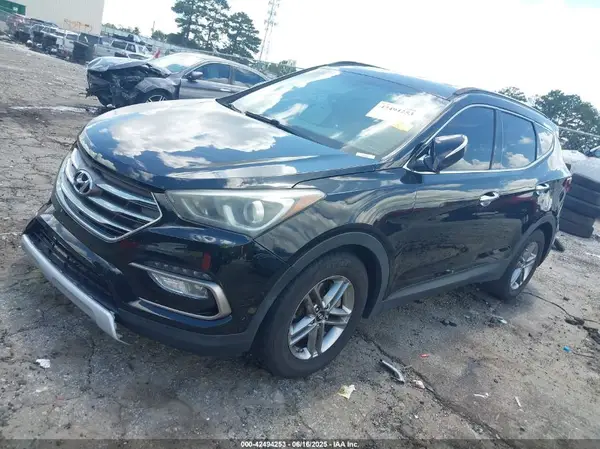 5NMZU3LB2HH014729 2017 HYUNDAI SANTA FE - Image 2