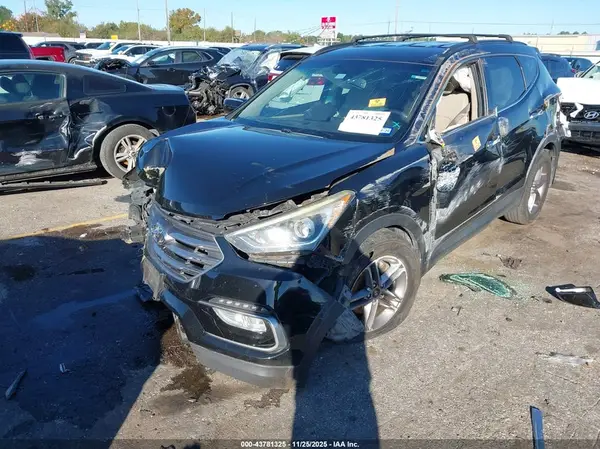 5NMZU3LB2HH027416 2017 HYUNDAI SANTA FE - Image 2