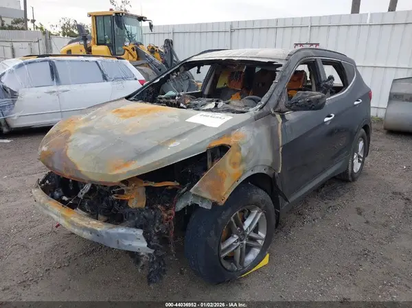 5NMZU3LB2HH049724 2017 HYUNDAI SANTA FE - Image 2