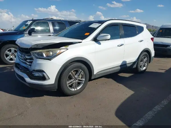 5NMZU3LB2JH058669 2018 HYUNDAI SANTA FE - Image 2