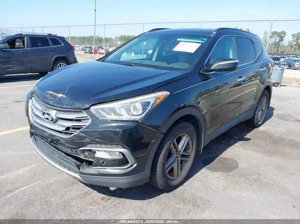 5NMZU3LB2JH067064 2018 HYUNDAI SANTA FE - Image 2