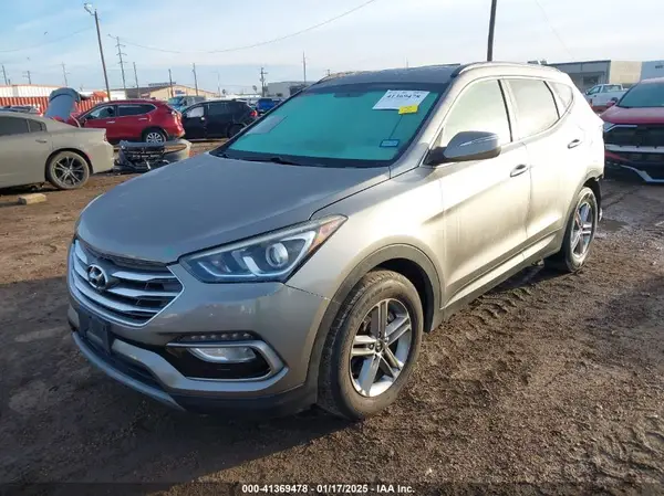 5NMZU3LB2JH083989 2018 HYUNDAI SANTA FE - Image 2