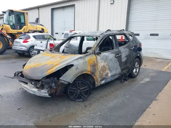 5NMZU3LB3HH041051 2017 HYUNDAI SANTA FE - Image 2
