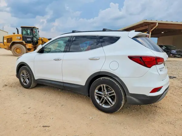 5NMZU3LB3JH100797 2018 HYUNDAI SANTA FE - Image 2
