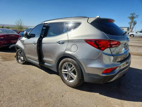 5NMZU3LB4HH001898 2017 HYUNDAI SANTA FE - Image 2