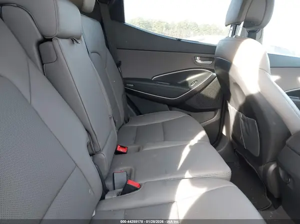 5NMZU3LB4HH019608 2017 HYUNDAI SANTA FE - Image 8