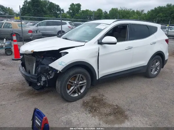 5NMZU3LB5HH002011 2017 HYUNDAI SANTA FE - Image 2