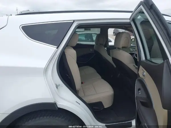 5NMZU3LB5HH002011 2017 HYUNDAI SANTA FE - Image 8