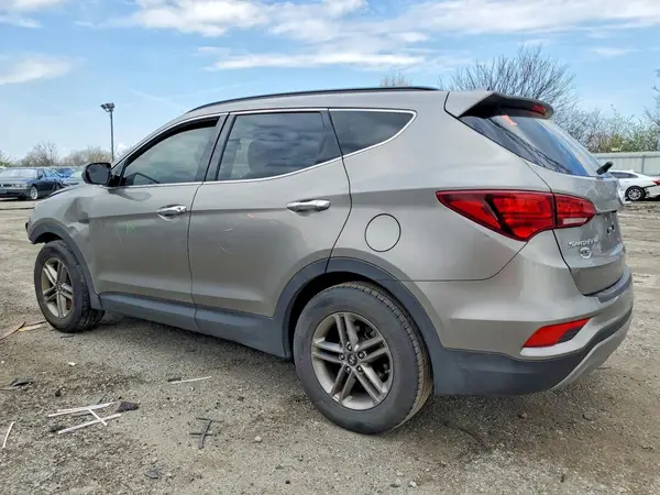 5NMZU3LB5HH004910 2017 HYUNDAI SANTA FE - Image 2