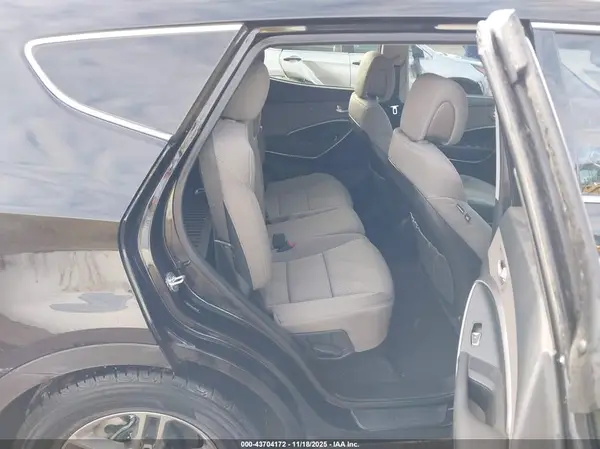 5NMZU3LB5HH005779 2017 HYUNDAI SANTA FE - Image 8