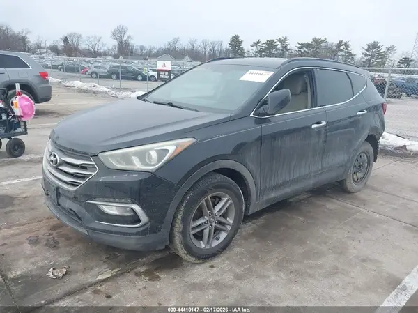 5NMZU3LB5HH010514 2017 HYUNDAI SANTA FE - Image 2
