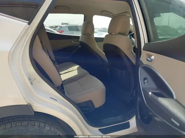 5NMZU3LB5HH014031 2017 HYUNDAI SANTA FE - Image 8