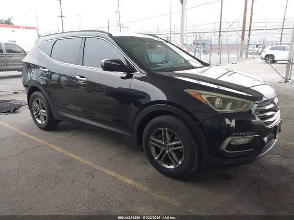 5NMZU3LB5HH018418 2017 HYUNDAI SANTA FE - Image 1