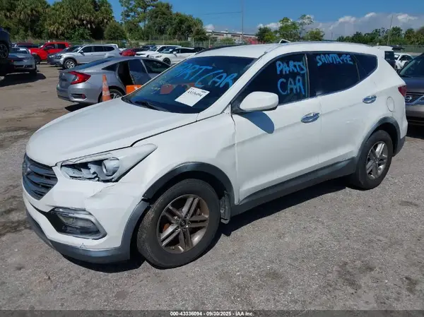 5NMZU3LB5HH018936 2017 HYUNDAI SANTA FE - Image 2