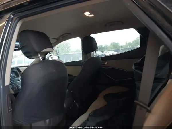 5NMZU3LB5HH025918 2017 HYUNDAI SANTA FE - Image 8