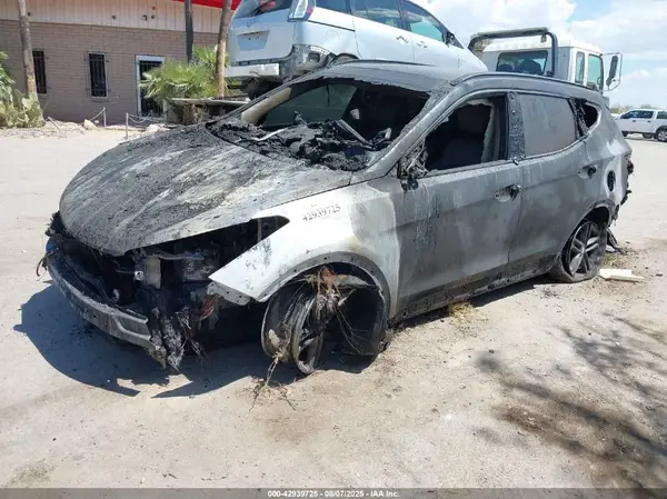 5NMZU3LB5HH032559 2017 HYUNDAI SANTA FE - Image 2