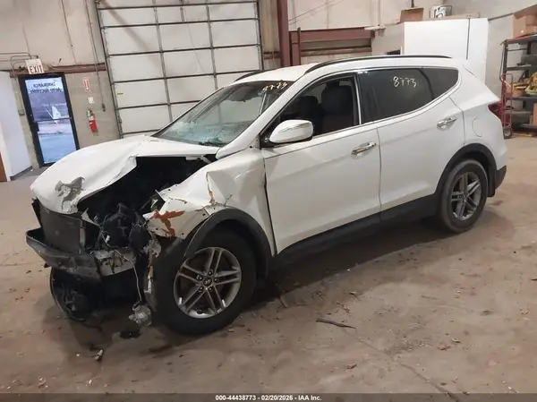 5NMZU3LB5JH062568 2018 HYUNDAI SANTA FE - Image 2