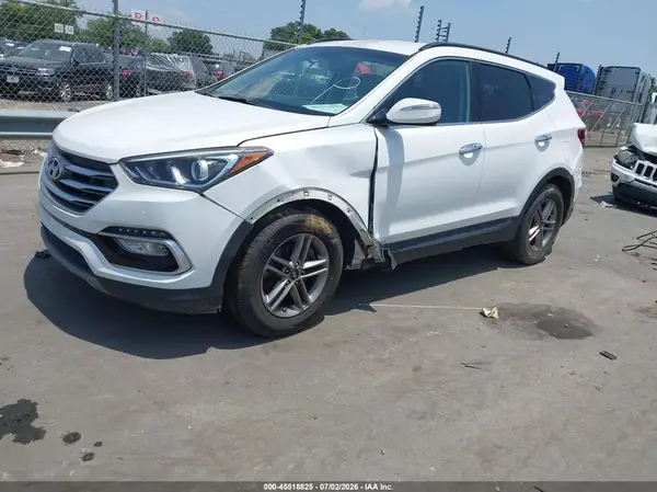 5NMZU3LB5JH093206 2018 HYUNDAI SANTA FE - Image 2