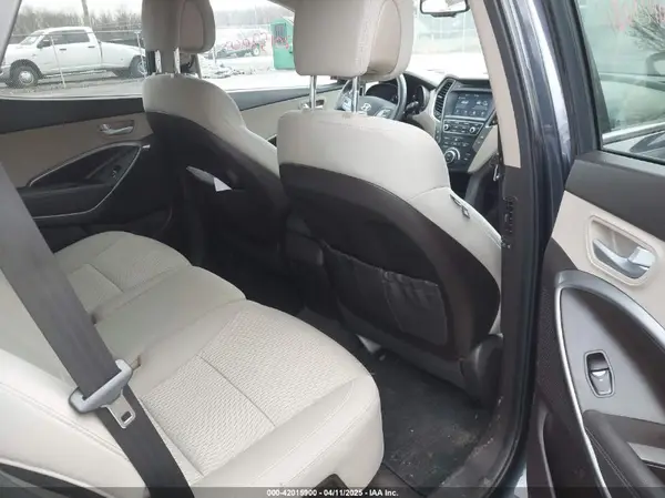5NMZU3LB6HH007931 2017 HYUNDAI SANTA FE - Image 8
