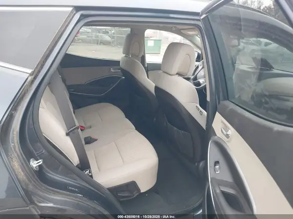 5NMZU3LB6HH027984 2017 HYUNDAI SANTA FE - Image 8