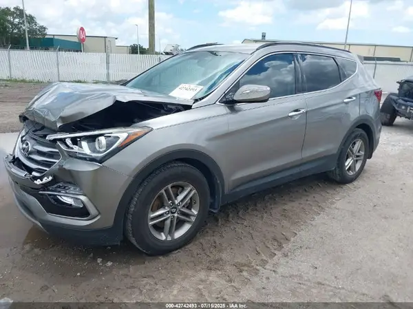 5NMZU3LB6HH041738 2017 HYUNDAI SANTA FE - Image 2