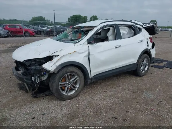 5NMZU3LB6HH045935 2017 HYUNDAI SANTA FE - Image 2