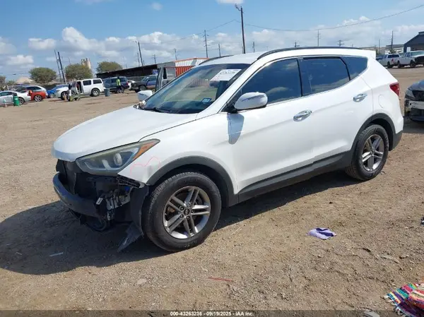 5NMZU3LB6JH090511 2018 HYUNDAI SANTA FE - Image 2