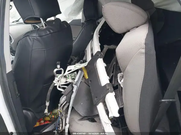 5NMZU3LB6JH103242 2018 HYUNDAI SANTA FE - Image 8